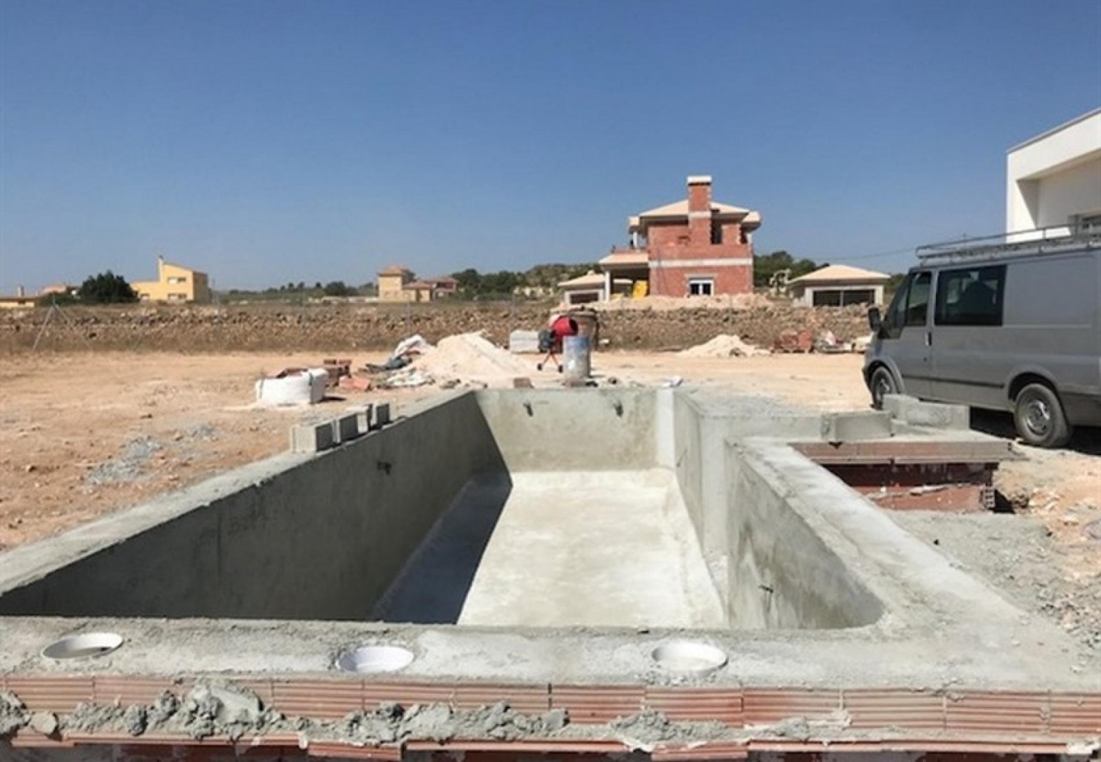 <p>Villa provided with 3 Bedrooms and 2 Bathrooms, private swimming pool and parking space on own plot. </p><p>Modern New Build Villa in various co...