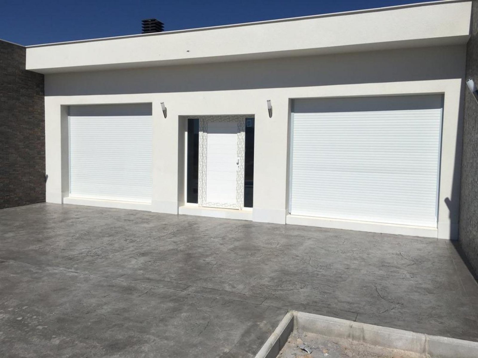 <p>Villa provided with 3 Bedrooms and 2 Bathrooms, private swimming pool and parking space on own plot. </p><p>Modern New Build Villa in various co...