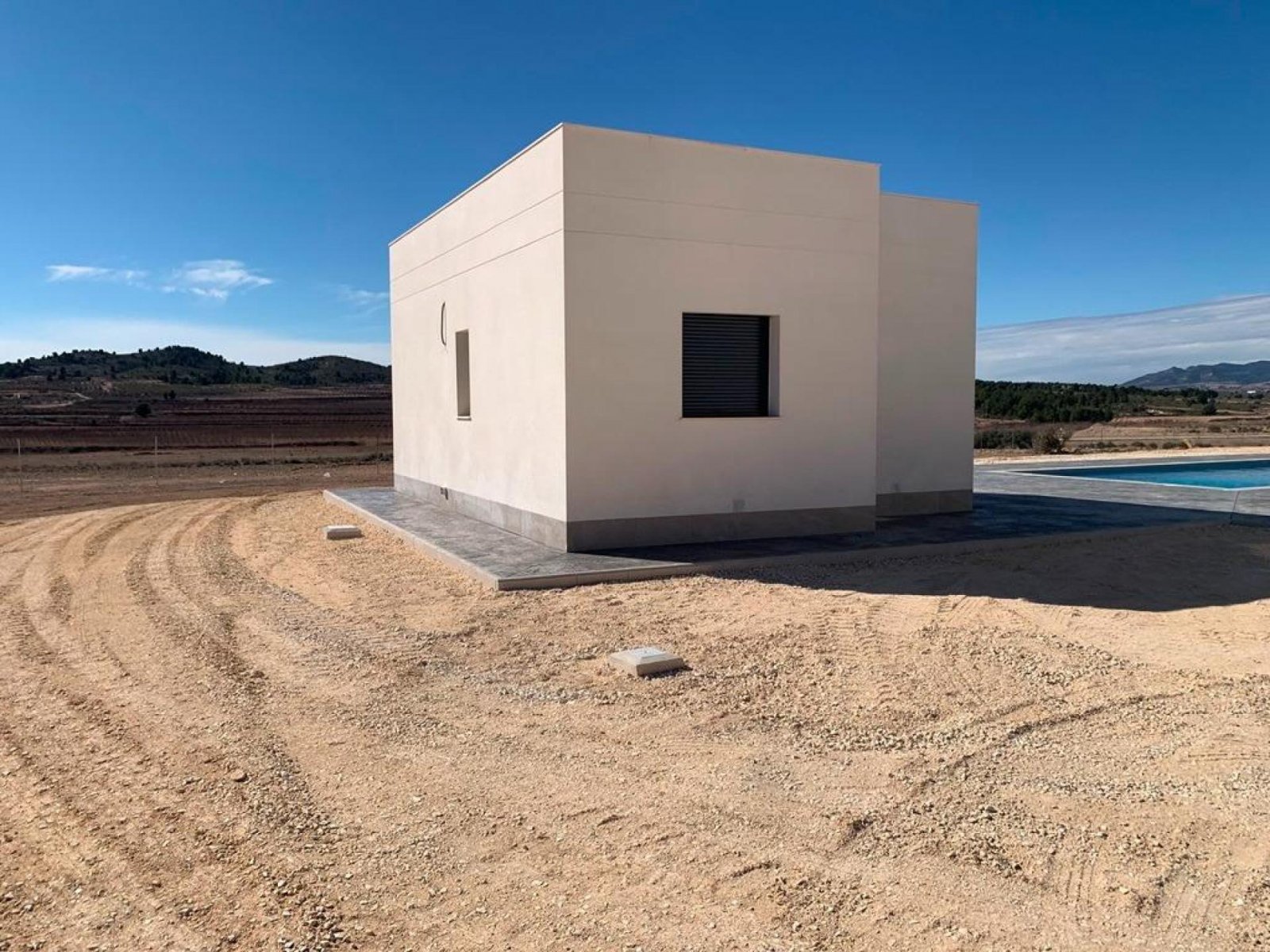 <p>Villa provided with 3 Bedrooms and 2 Bathrooms, optional swimming pool and parking space on own plot. </p><p>Modern New Build Villa in various c...