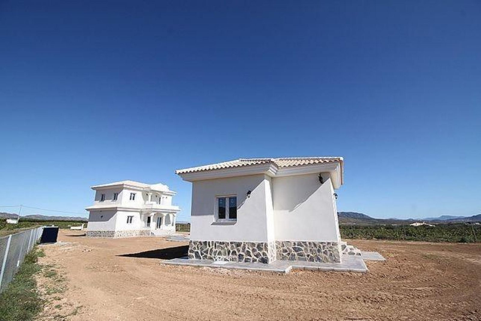 Maßgeschneiderte Villen mit Pool und Gästehaus in Alicante