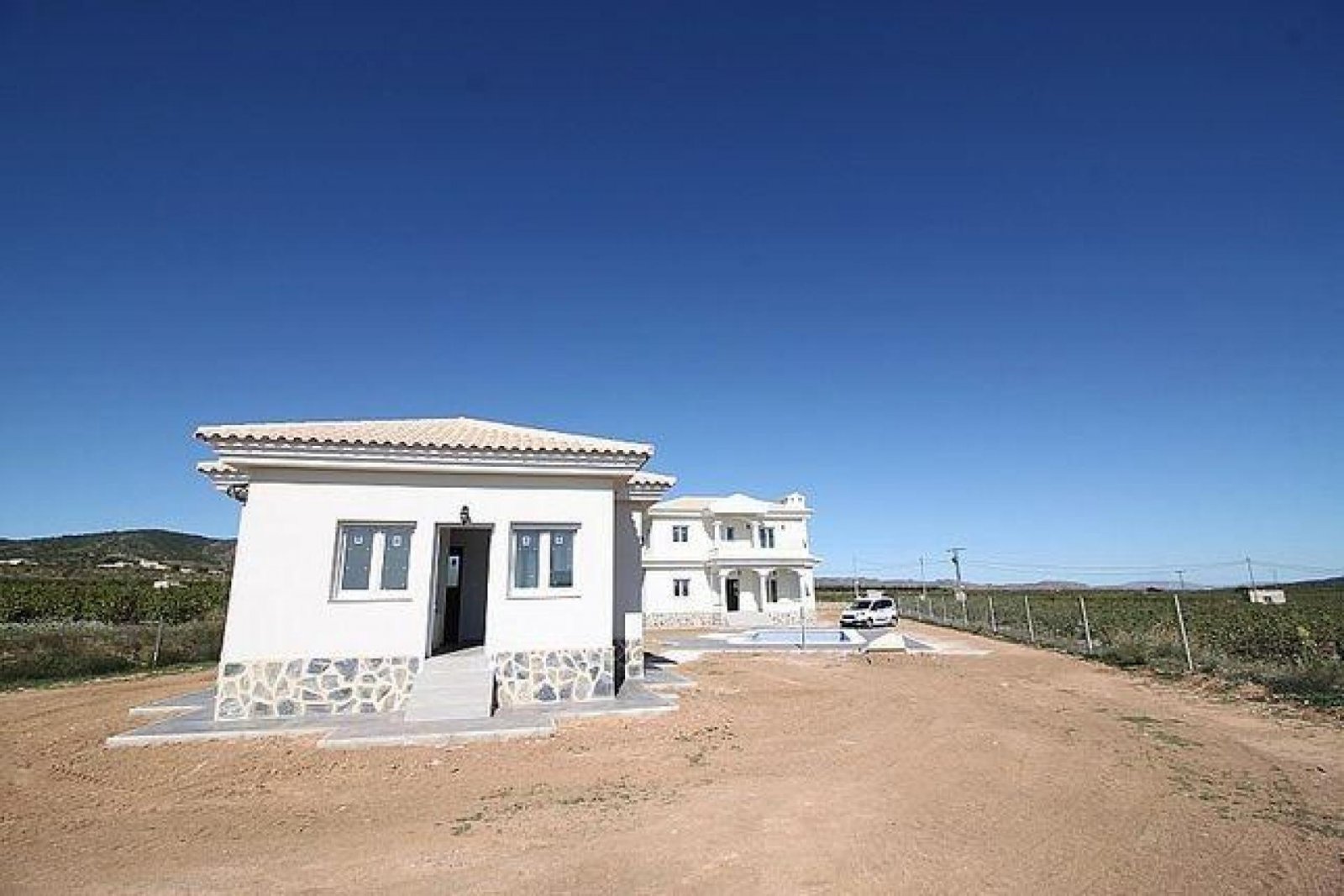 Maßgeschneiderte Villen mit Pool und Gästehaus in Alicante
