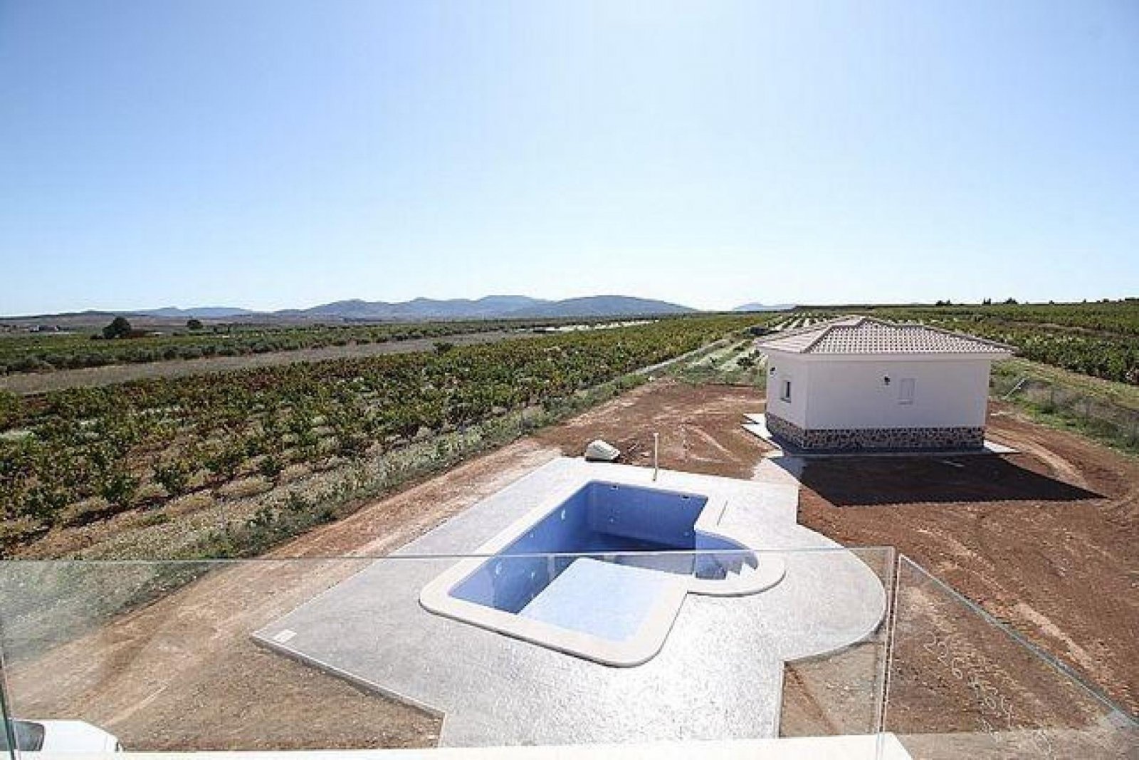 Maßgeschneiderte Villen mit Pool und Gästehaus in Alicante