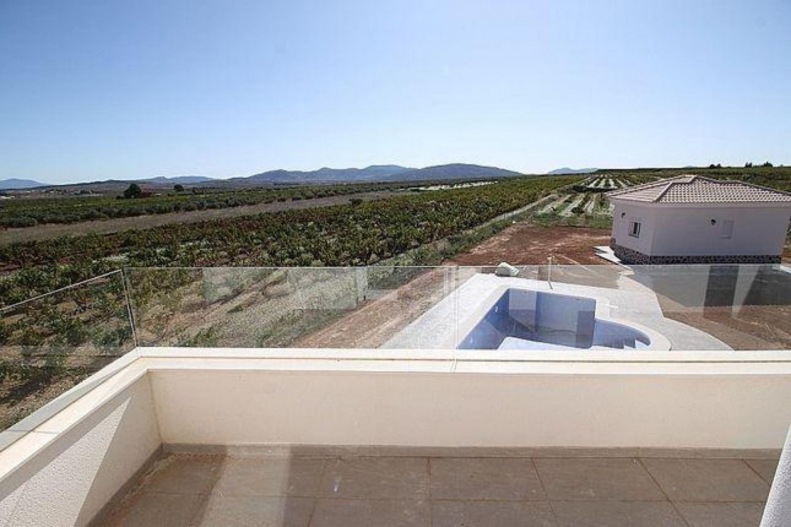 Maßgeschneiderte Villen mit Pool und Gästehaus in Alicante
