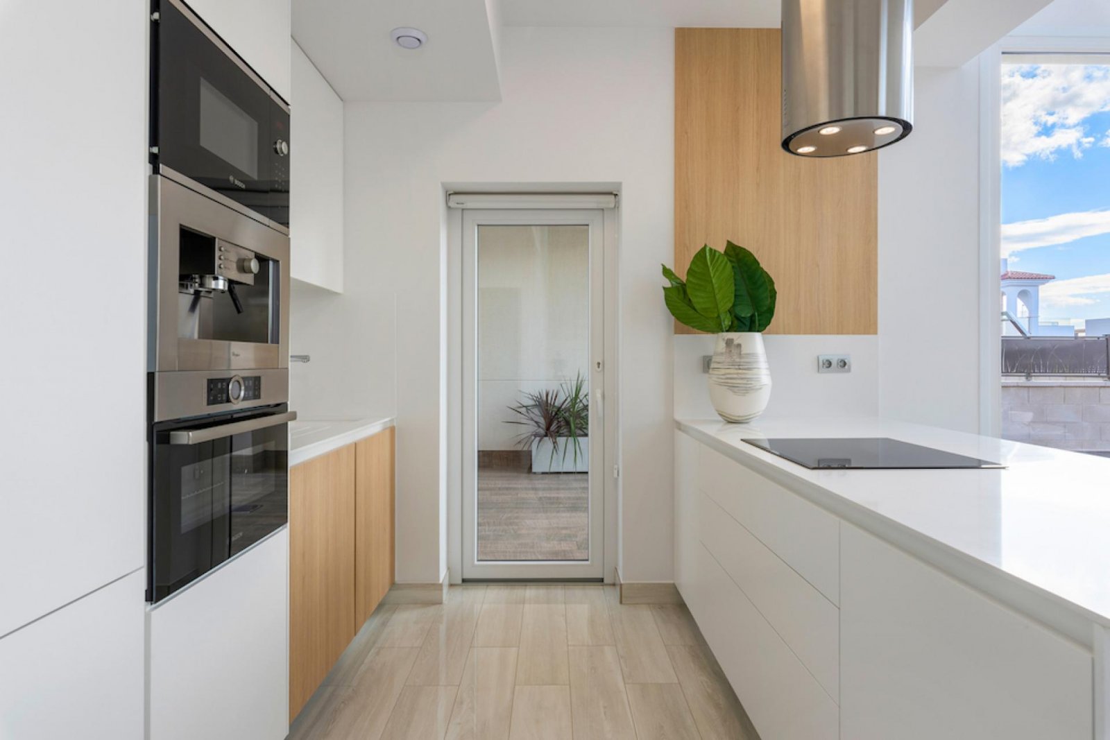 <p>Villa provided with 3 Bedrooms and 3 Bathrooms, private swimming pool and parking space on own plot. </p><p>This new residence consists of 11 in...
