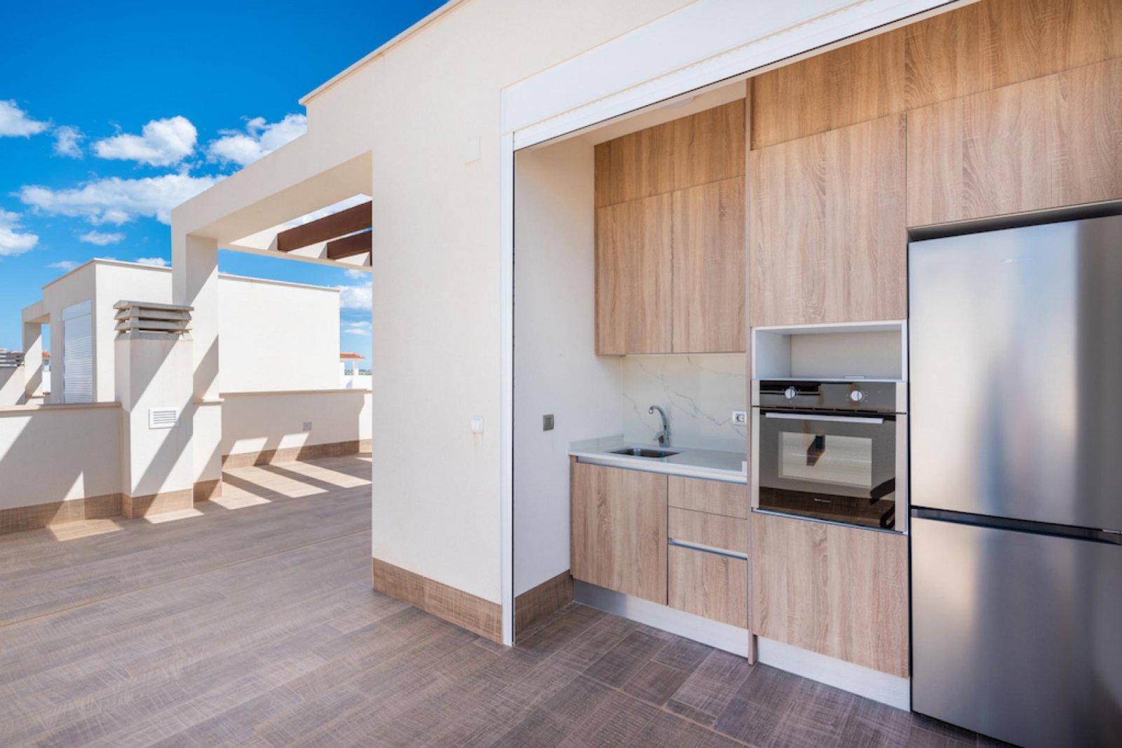 <p>Villa provided with 3 Bedrooms and 3 Bathrooms, private swimming pool and parking space on own plot. </p><p>This new residence consists of 11 in...