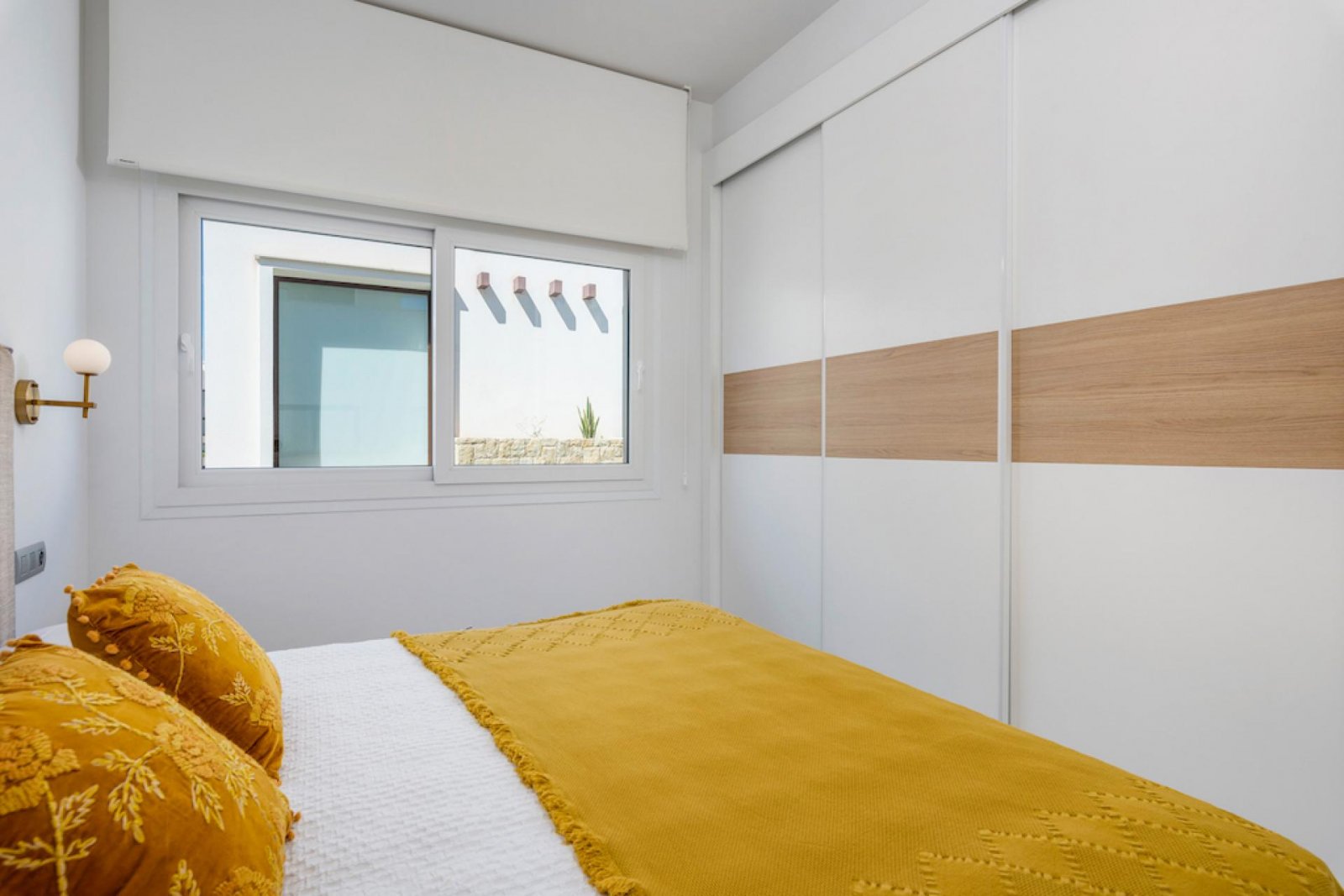 <p>Villa provided with 3 Bedrooms and 3 Bathrooms, private swimming pool and parking space on own plot. </p><p>This new residence consists of 11 in...