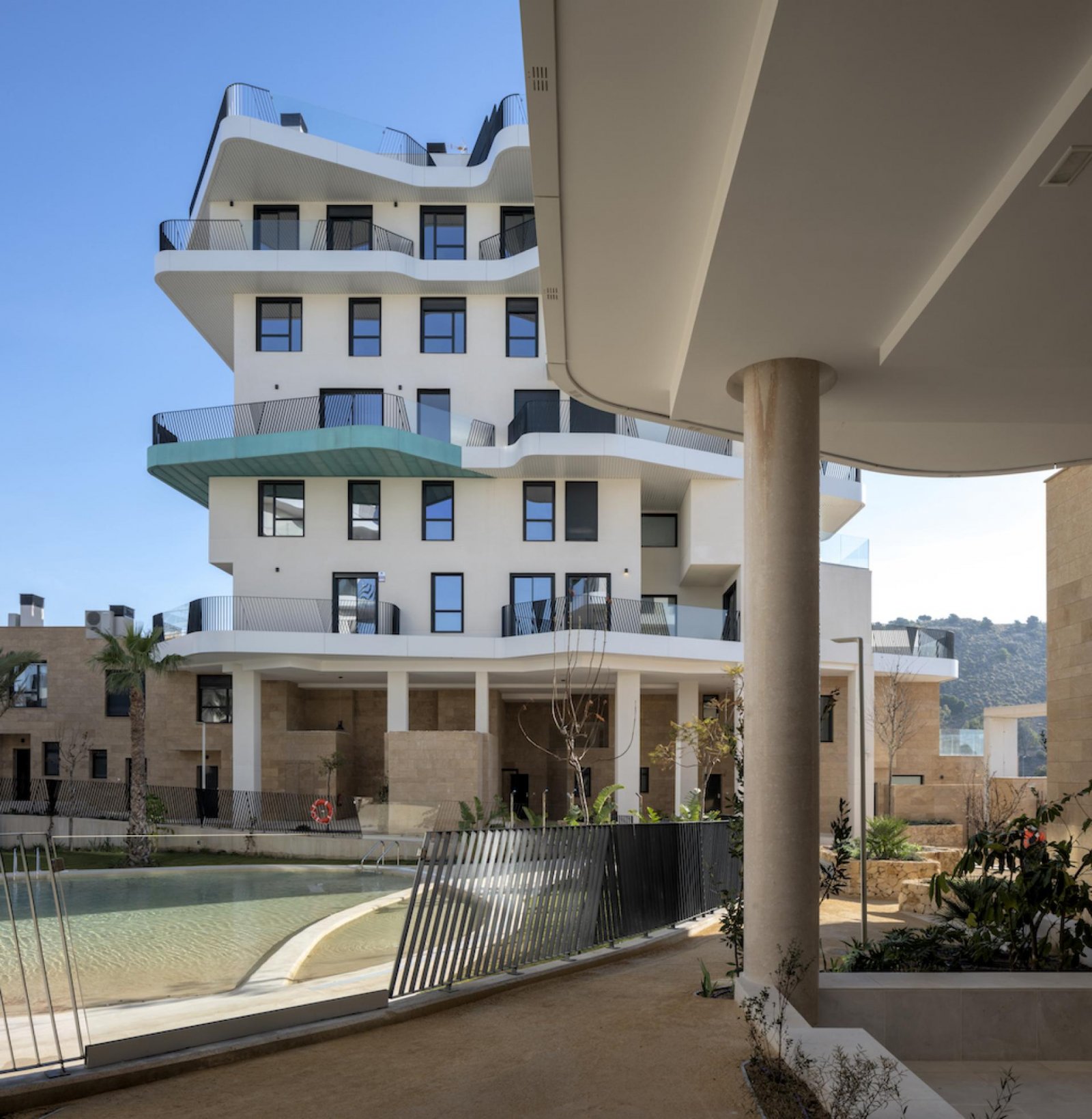 harmantes Apartment mit Terrasse & Pool