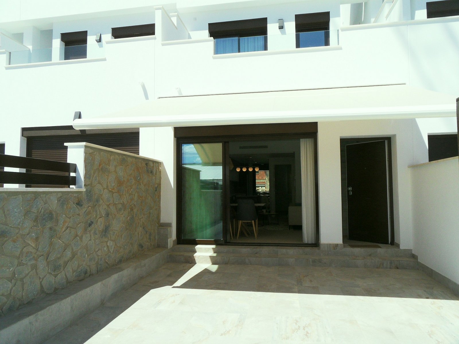<p>Terraced villa provided with 3 Bedrooms and 3 Bathrooms, communal swimming pool and parking space on own plot. </p><p>Pilar de la Horadada is a ...