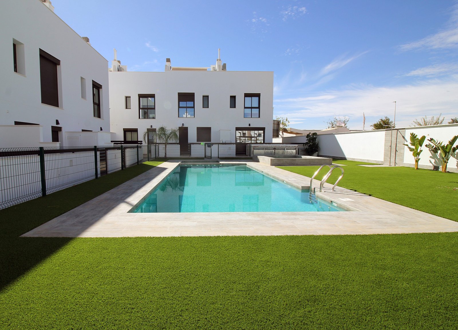 <p>Terraced villa provided with 4 Bedrooms and 2 Bathrooms, communal swimming pool and parking space on own plot. </p><p>Pilar de la Horadada is a ...