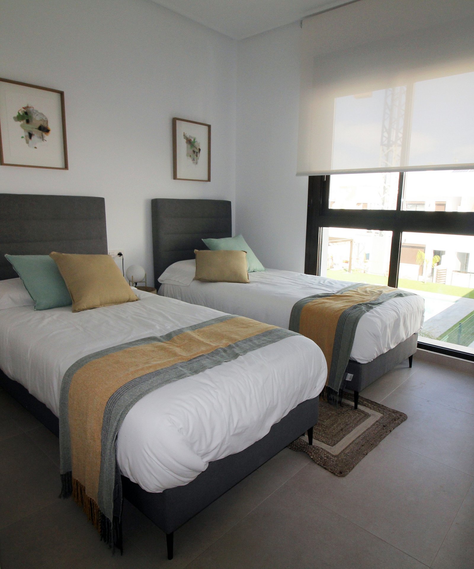 <p>Terraced villa provided with 4 Bedrooms and 2 Bathrooms, communal swimming pool and parking space on own plot. </p><p>Pilar de la Horadada is a ...