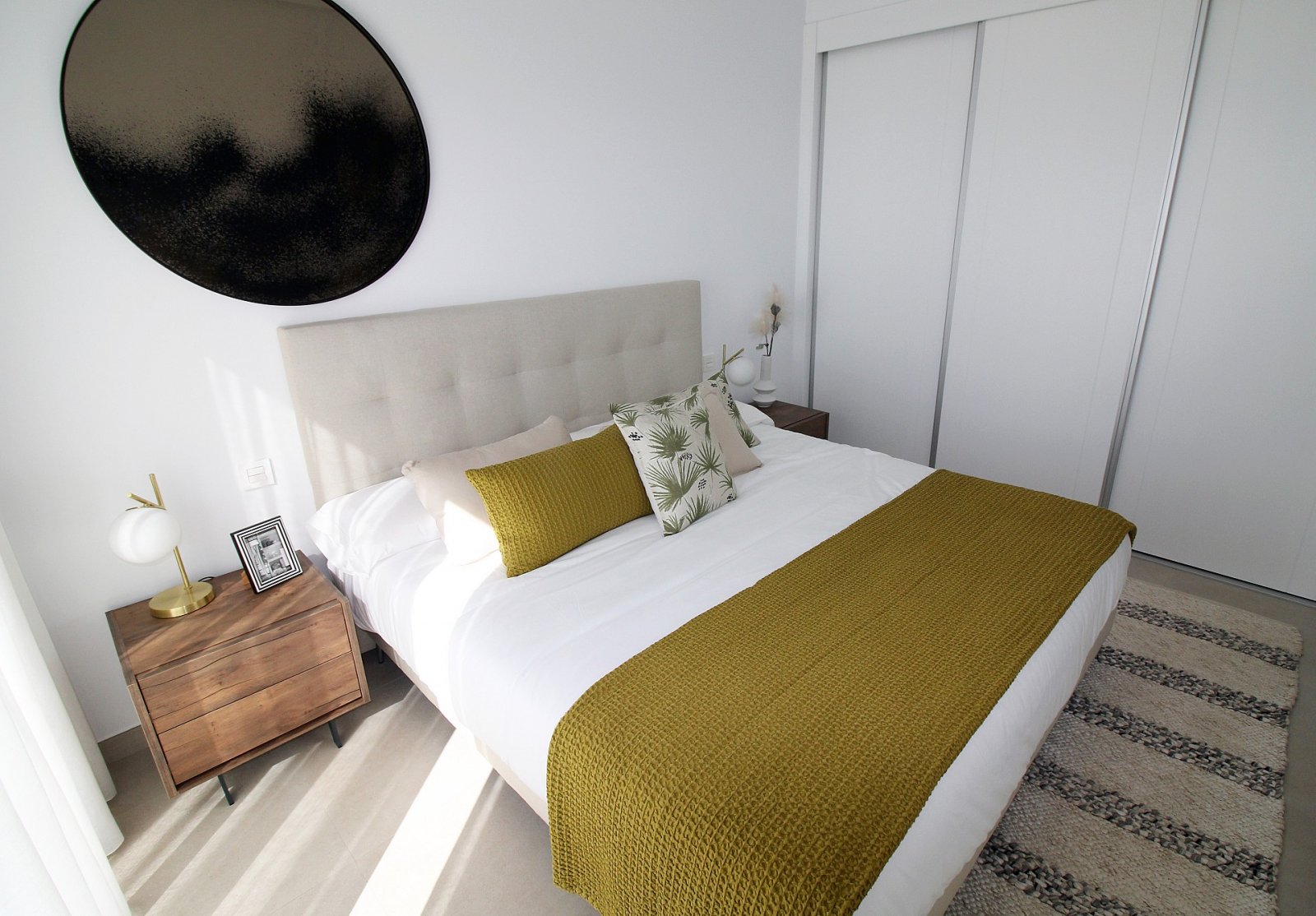 <p>Terraced villa provided with 4 Bedrooms and 2 Bathrooms, communal swimming pool and parking space on own plot. </p><p>Pilar de la Horadada is a ...