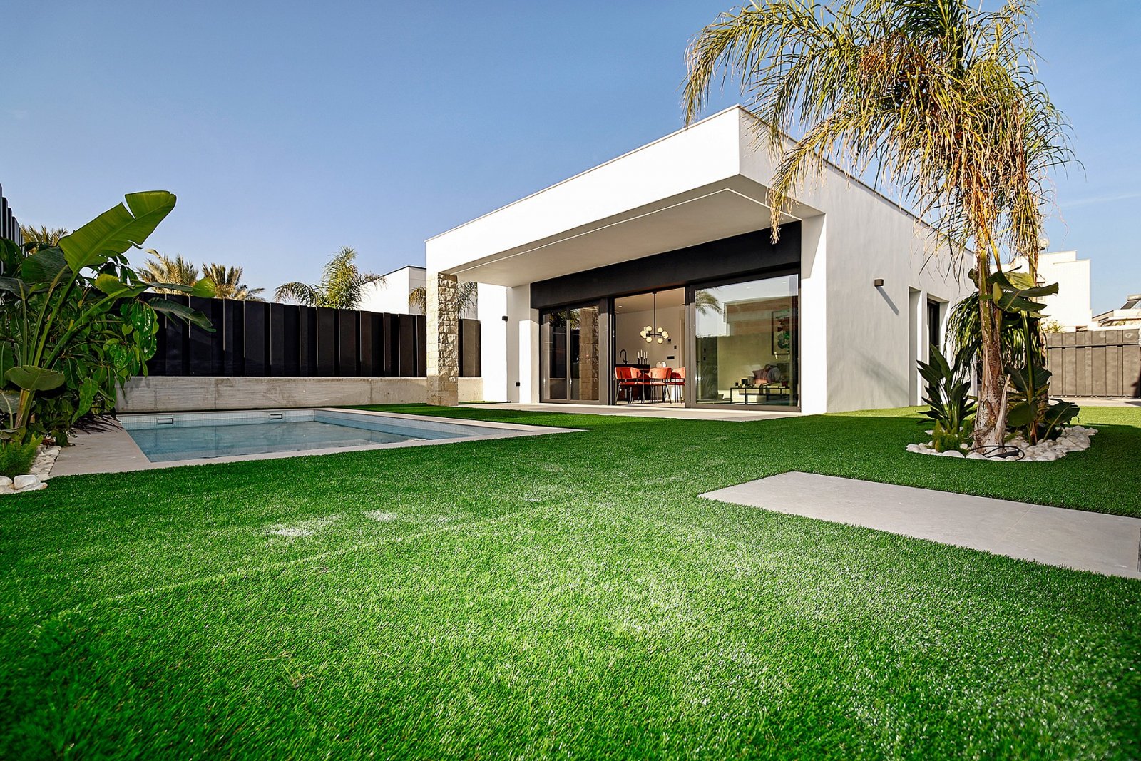 <p>Villa provided with 3 Bedrooms and 2 Bathrooms, private swimming pool and parking space on own plot. </p>