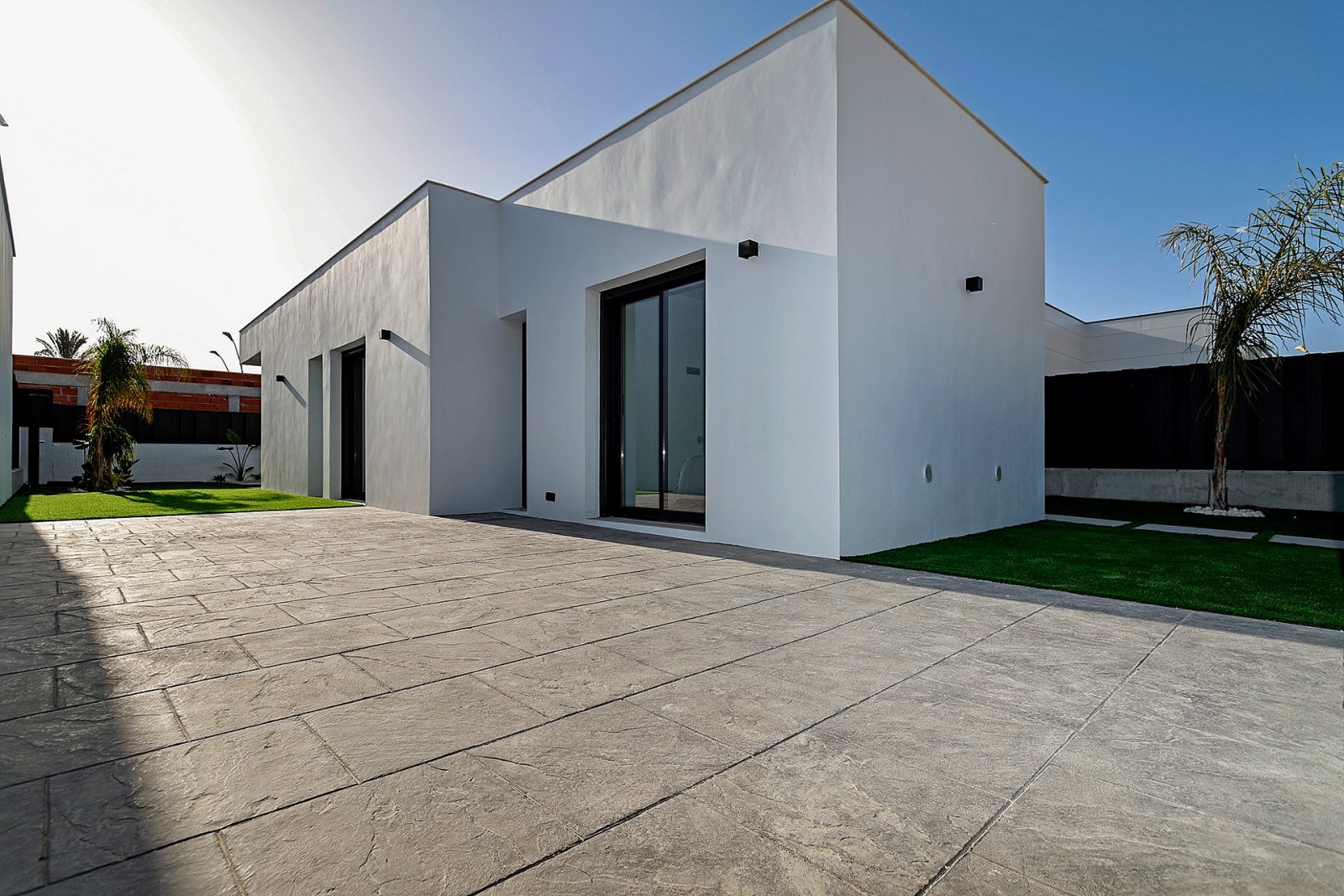 <p>Villa provided with 3 Bedrooms and 2 Bathrooms, private swimming pool and parking space on own plot. </p>
