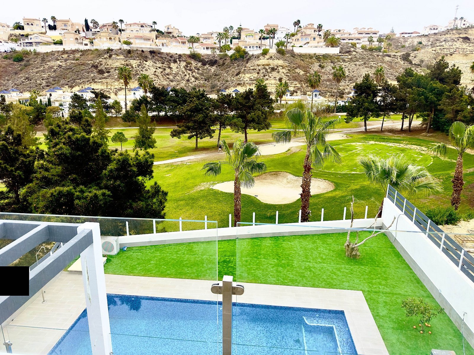 <p>Villa provided with 3 Bedrooms and 3 Bathrooms, private swimming pool and parking space on own plot. </p><p>In the immediate vicinity you will f...