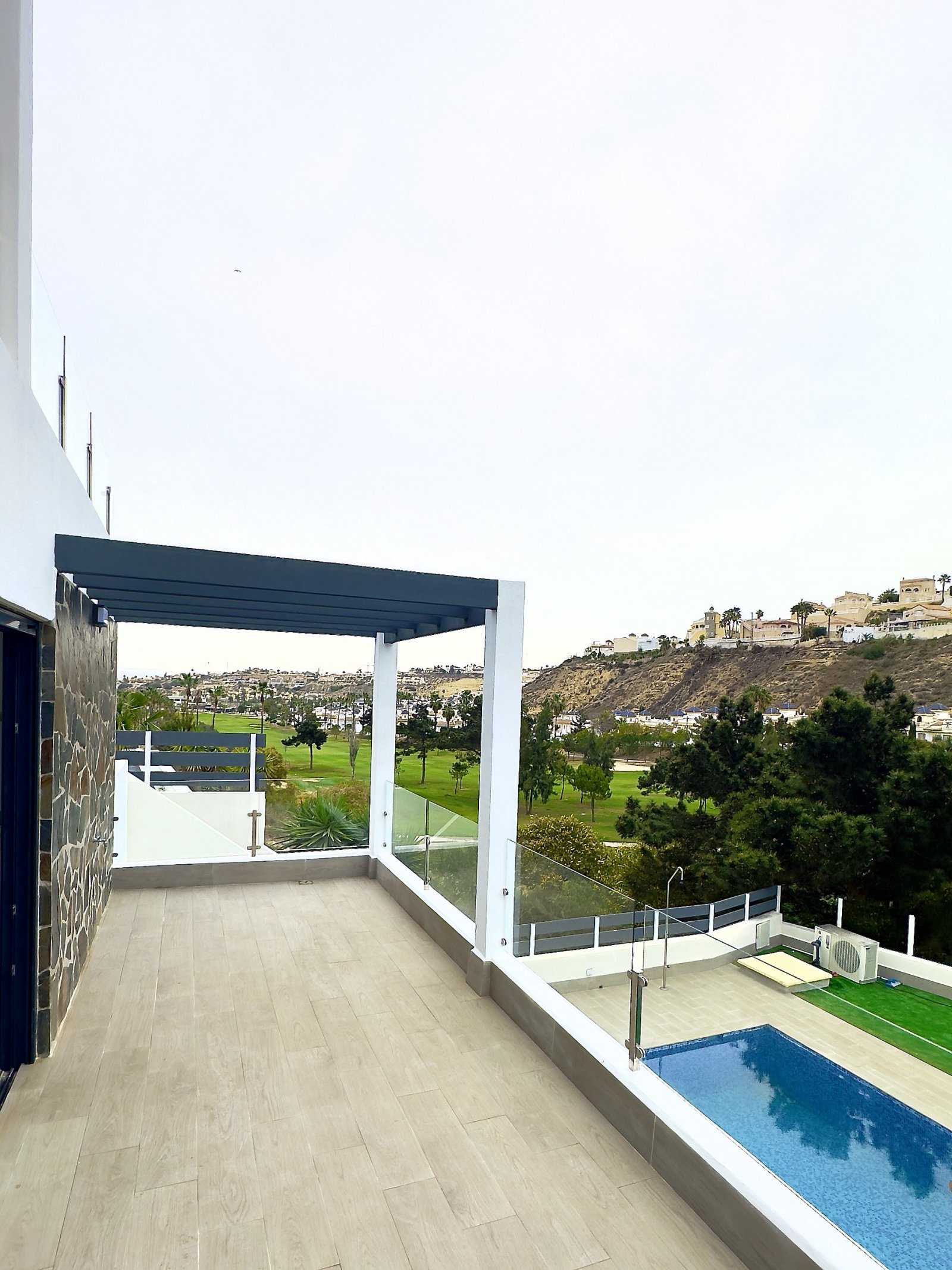 <p>Villa provided with 3 Bedrooms and 3 Bathrooms, private swimming pool and parking space on own plot. </p><p>In the immediate vicinity you will f...