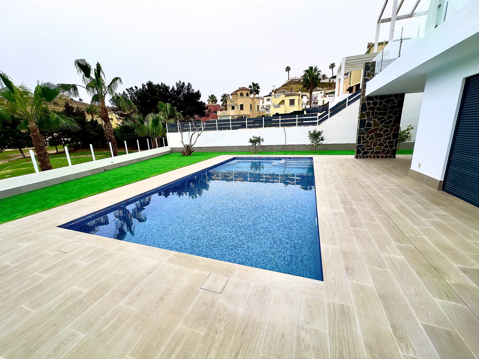 <p>Villa provided with 3 Bedrooms and 3 Bathrooms, private swimming pool and parking space on own plot. </p><p>In the immediate vicinity you will f...