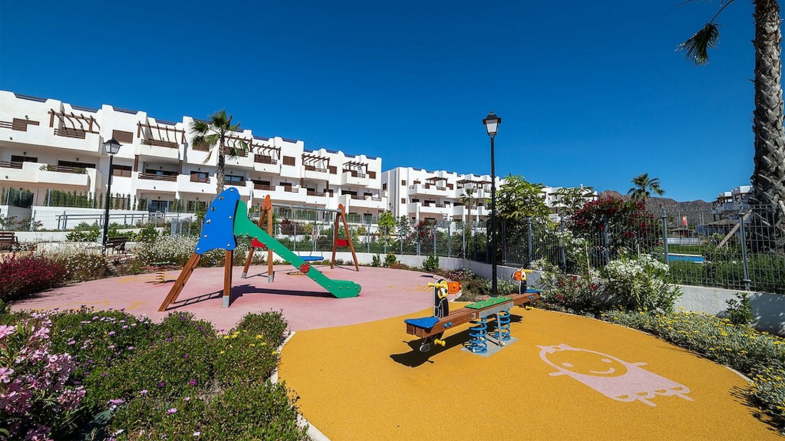 <p>Apartment with garden provided with 3 Bedrooms and 2 Bathrooms, communal swimming pool and underground parking space with storage room. </p><p>B...