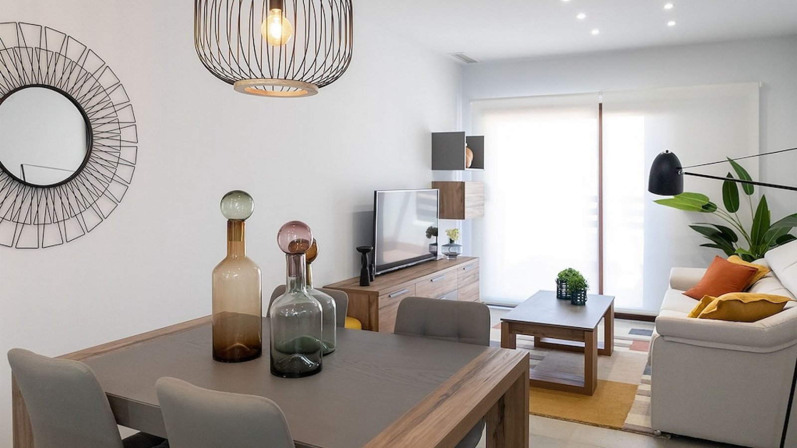 <p>Apartment with garden provided with 3 Bedrooms and 2 Bathrooms, communal swimming pool and underground parking space with storage room. </p><p>B...