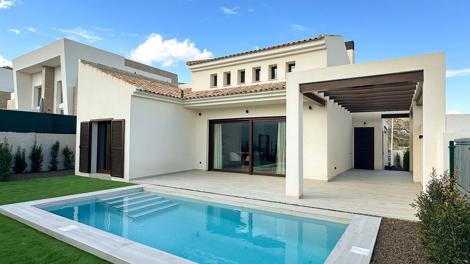 Traumvilla mit Pool & Gartenparadies