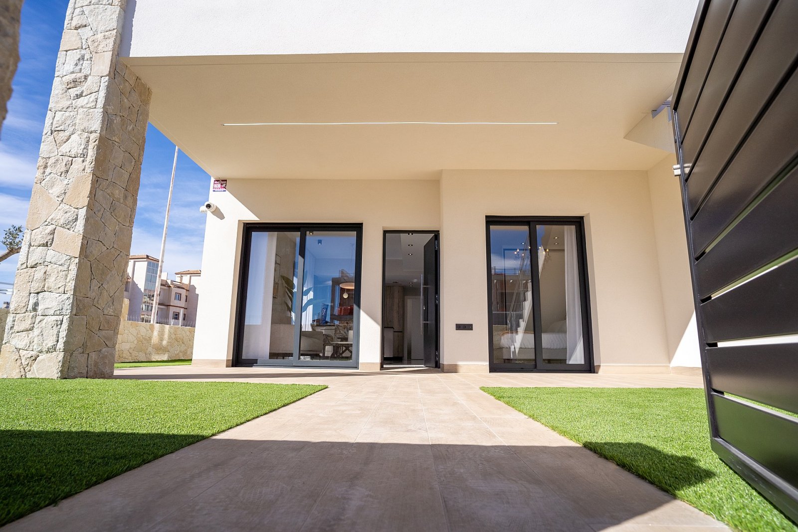 Stilvolles Apartment mit Gemeinschaftspool und Privatparkplatz