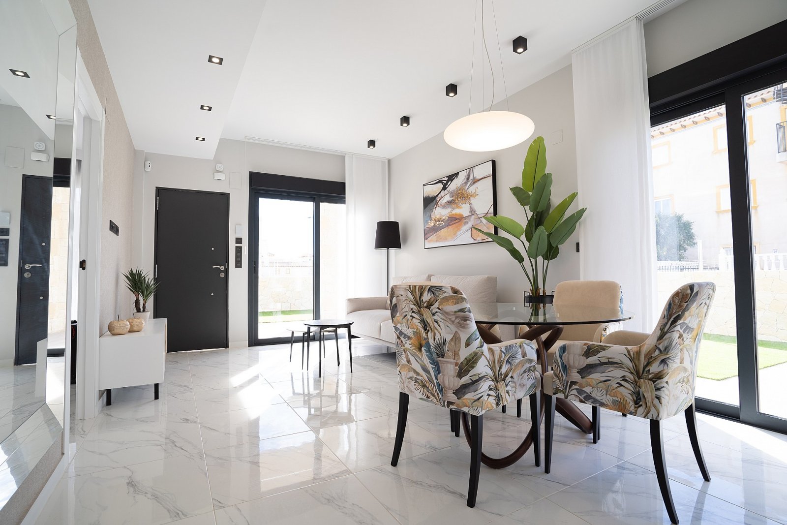 Stilvolles Apartment mit Gemeinschaftspool und Privatparkplatz