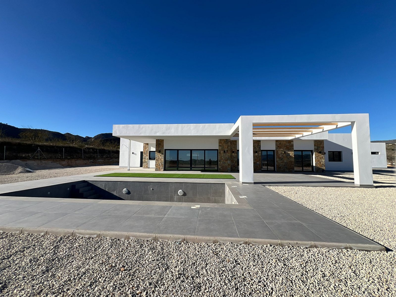 Luxusvilla mit Pool, Garage und spektakulärem Panorama