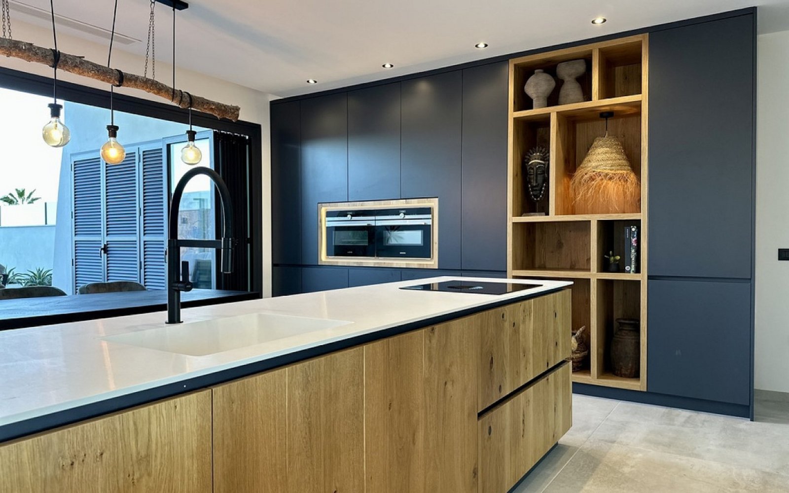 <p>Apartment with garden provided with 4 Bedrooms and 3 Bathrooms, communal swimming pool and private parking space within domain. </p>