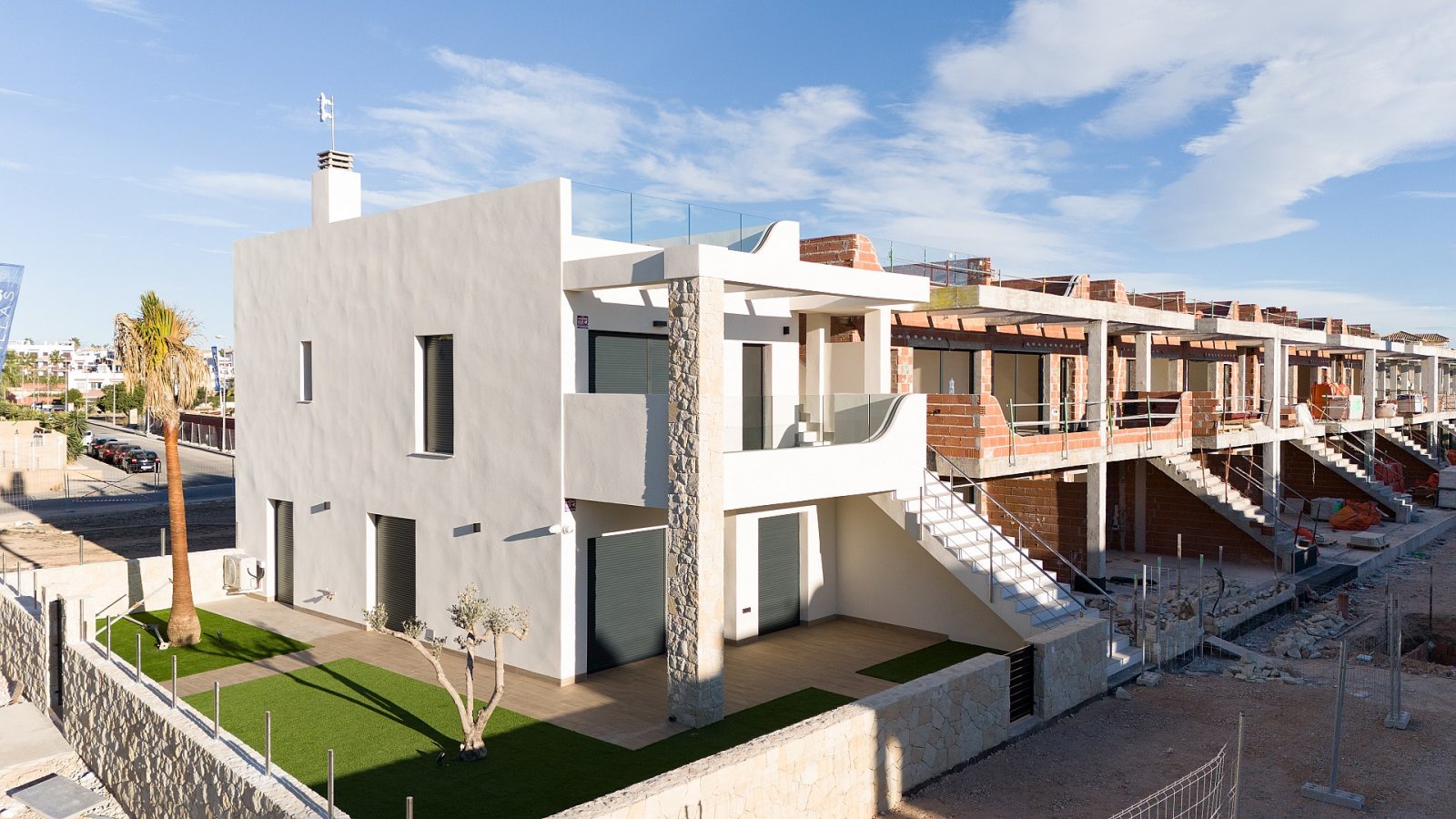 Hochwertige Apartments mit Dachterrasse, Pool & Tiefgarage