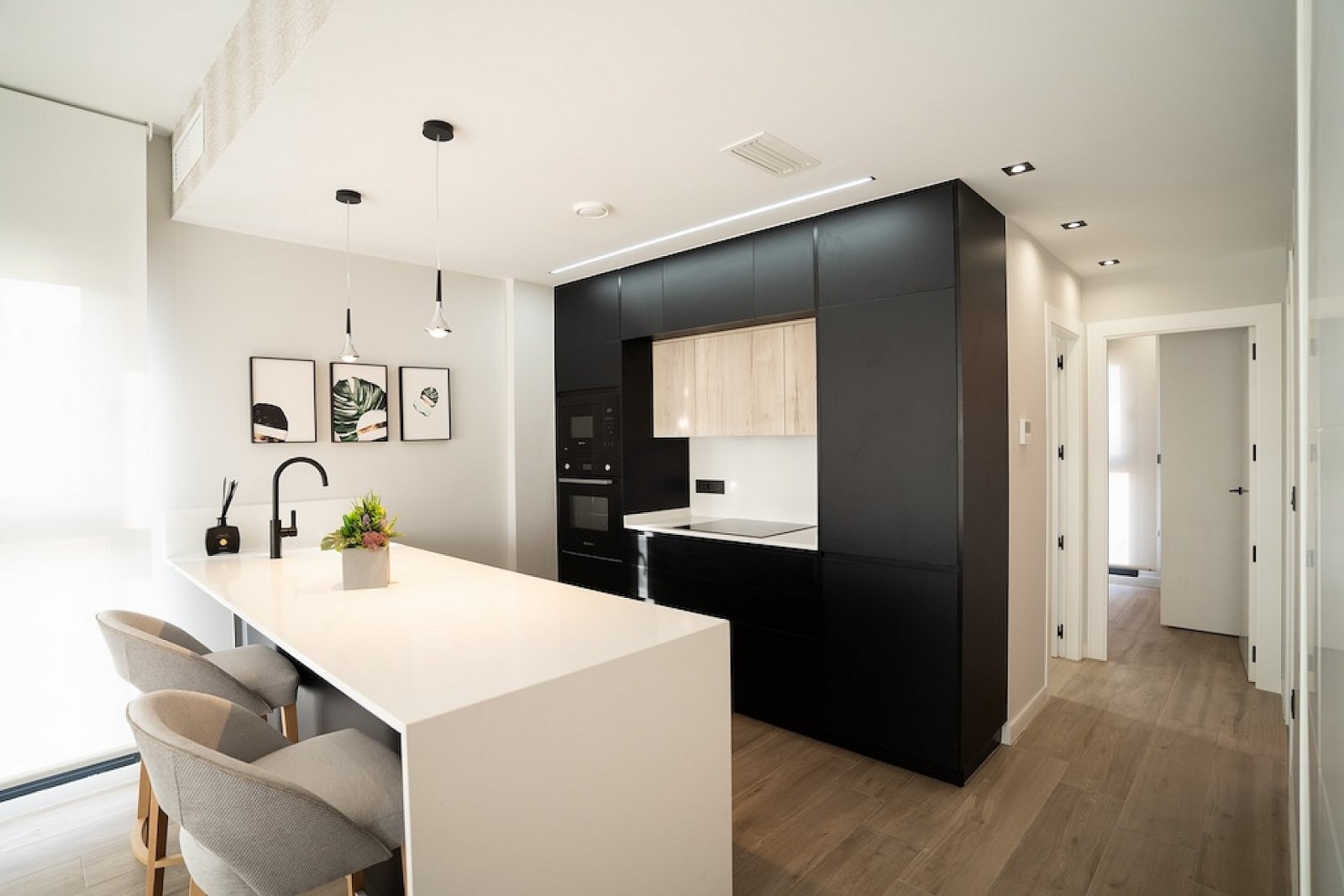 Hochwertige Apartments mit Dachterrasse, Pool & Tiefgarage