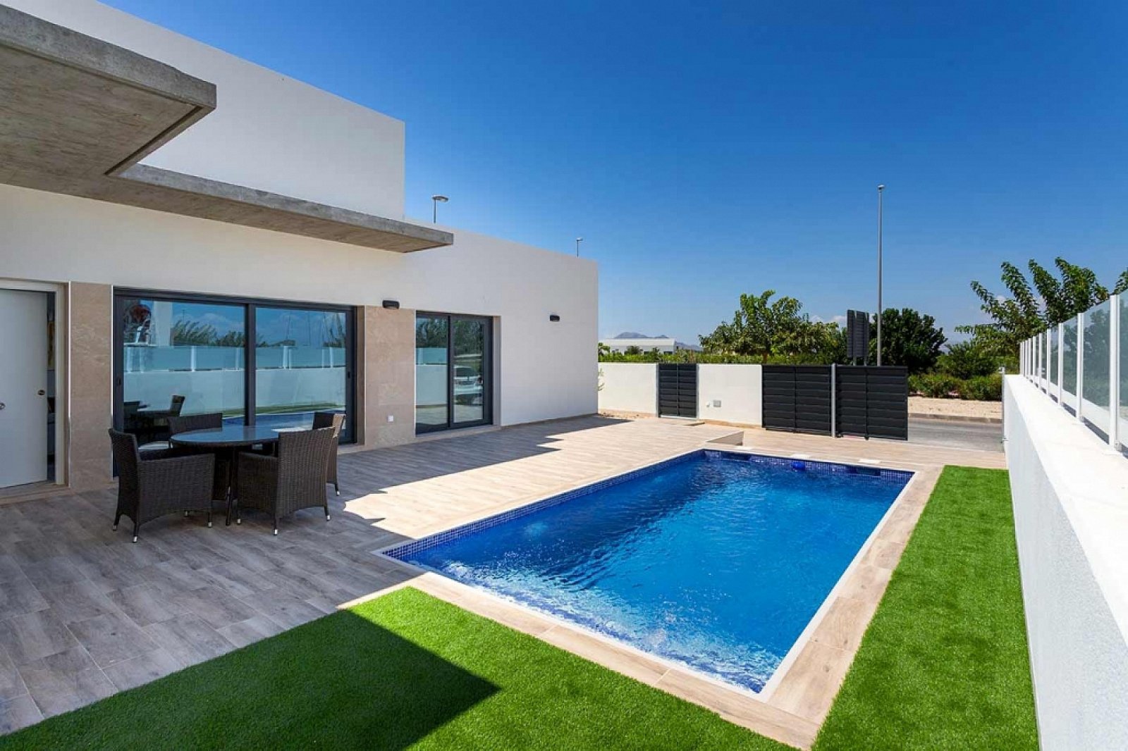 <p>Villa provided with 3 Bedrooms and 2 Bathrooms, private swimming pool and parking space on own plot. </p><p>Discover Mediterranean living in thi...