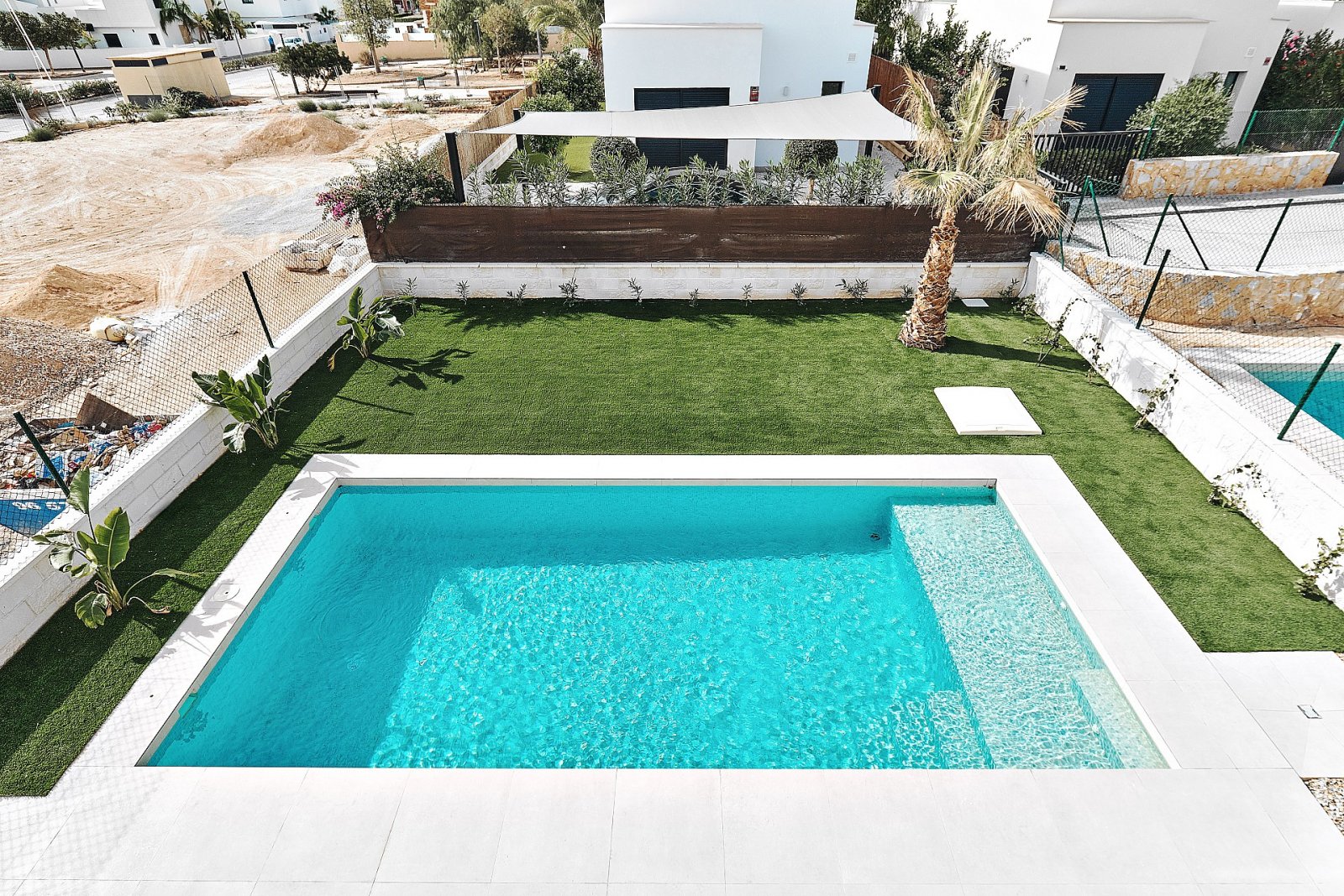 <p>Villa provided with 3 Bedrooms and 3 Bathrooms, private swimming pool and parking space on own plot. </p><p>On entering the villa you will find ...