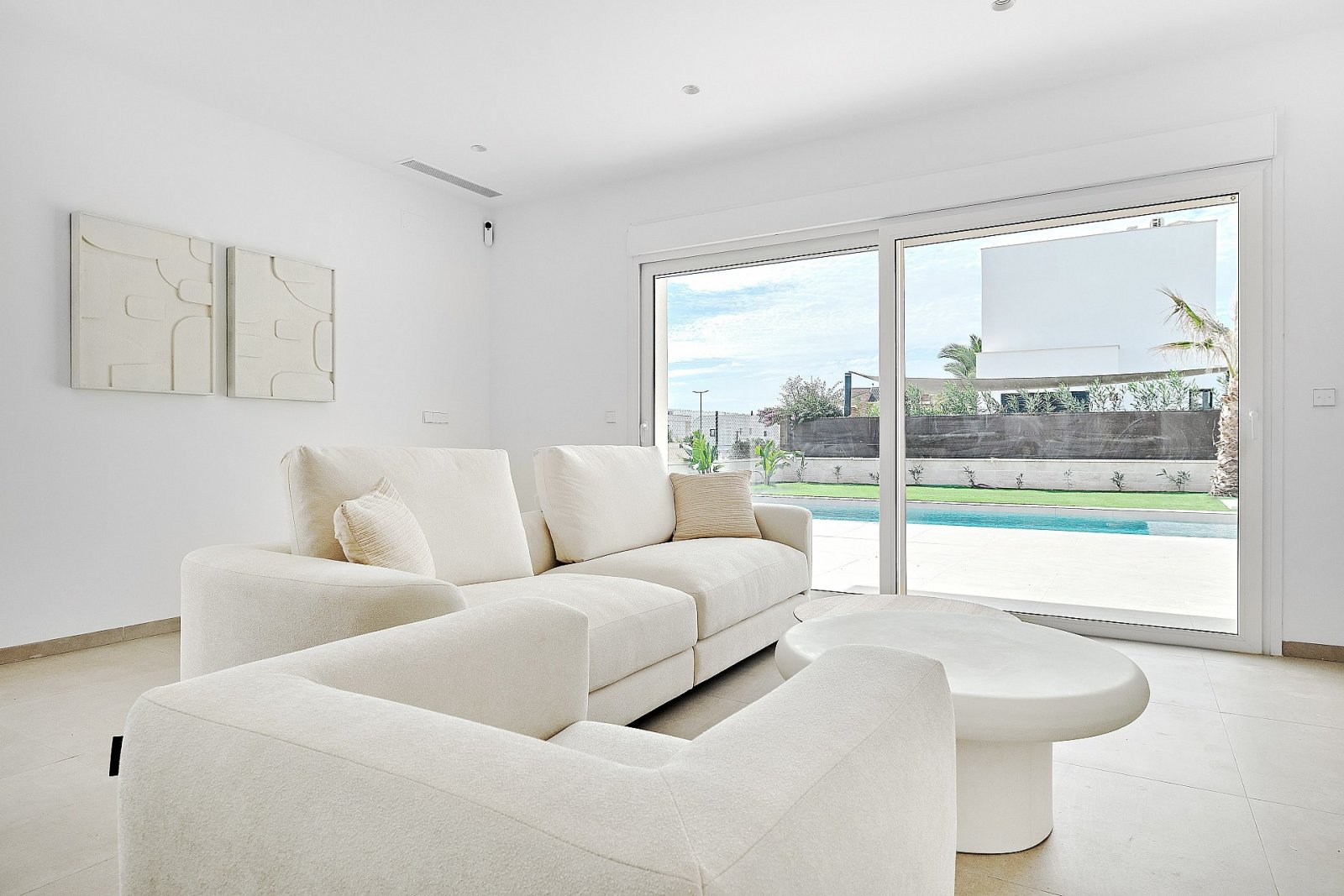 <p>Villa provided with 3 Bedrooms and 3 Bathrooms, private swimming pool and parking space on own plot. </p><p>On entering the villa you will find ...