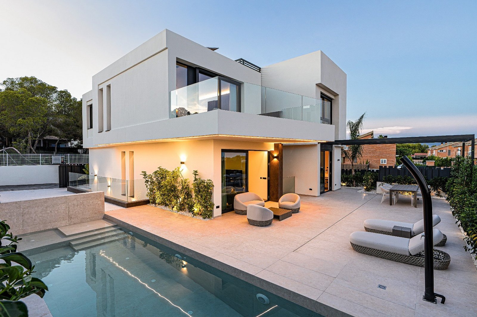 <p>Villa with basement provided with 5 Bedrooms and 5 Bathrooms, private swimming pool and multiple parking spaces. </p><p>This exclusive project i...