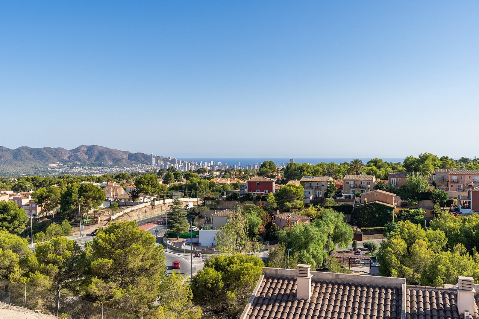 <p>Villa provided with 4 Bedrooms and 3 Bathrooms, communal swimming pool and multiple parking spaces. </p>