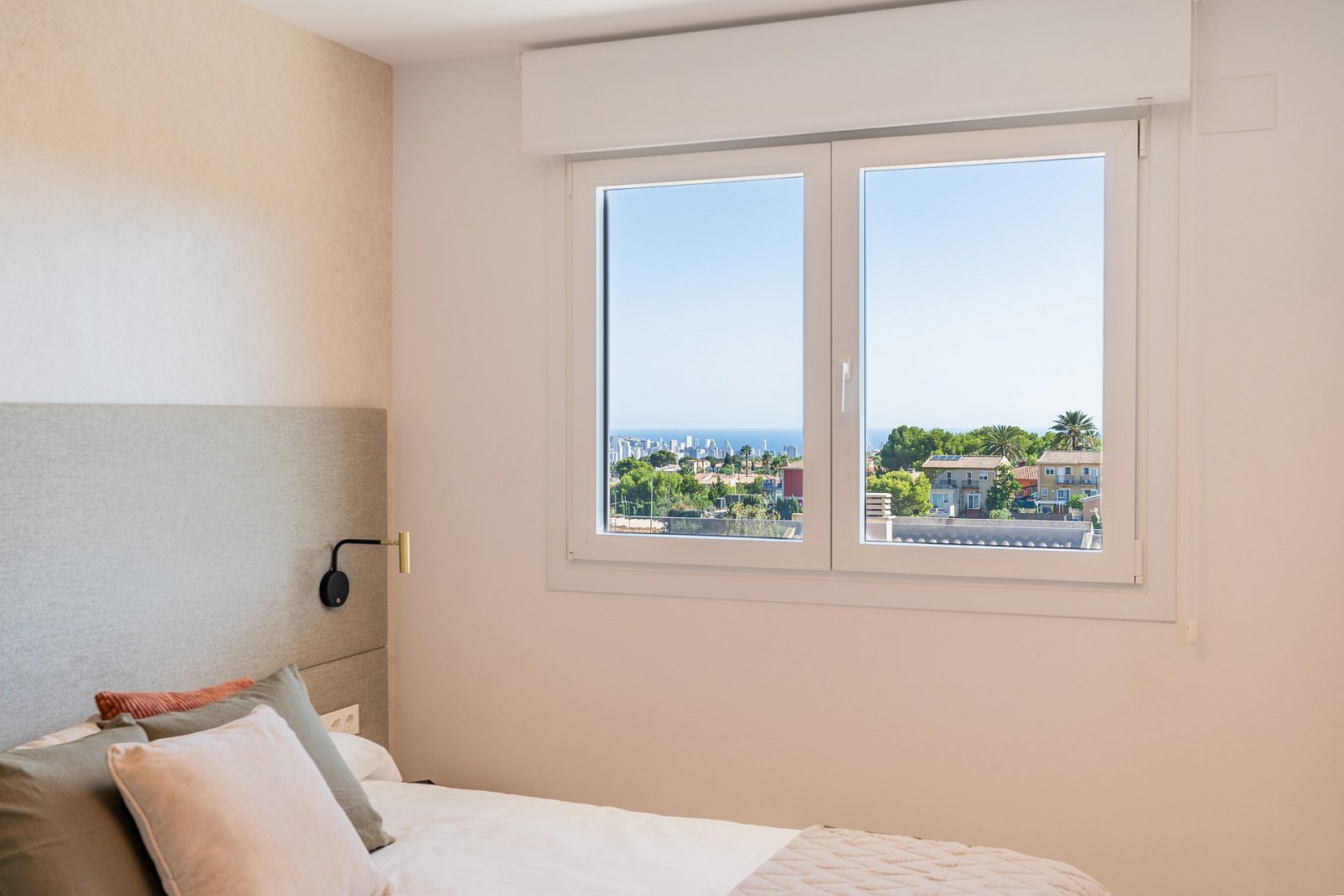 <p>Villa provided with 4 Bedrooms and 3 Bathrooms, communal swimming pool and multiple parking spaces. </p>