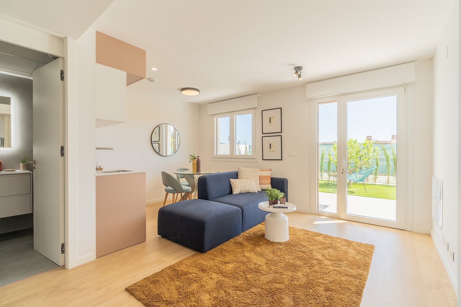 <p>Villa provided with 4 Bedrooms and 3 Bathrooms, communal swimming pool and multiple parking spaces. </p>