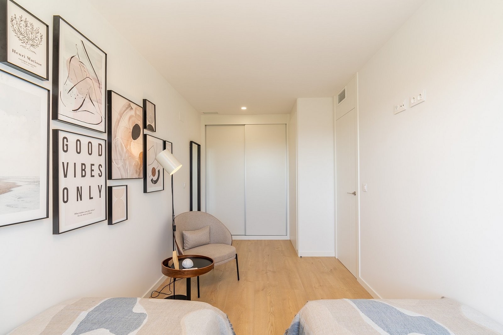 <p>Villa provided with 4 Bedrooms and 3 Bathrooms, communal swimming pool and multiple parking spaces. </p>