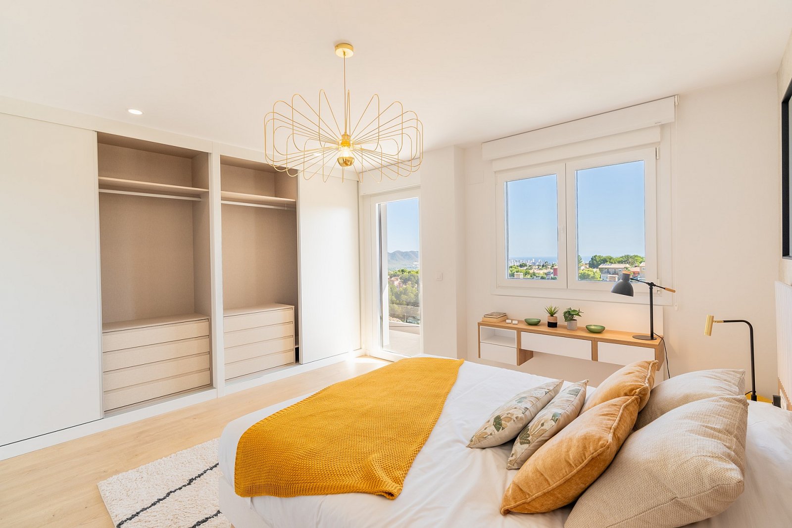 <p>Villa provided with 4 Bedrooms and 3 Bathrooms, communal swimming pool and multiple parking spaces. </p>