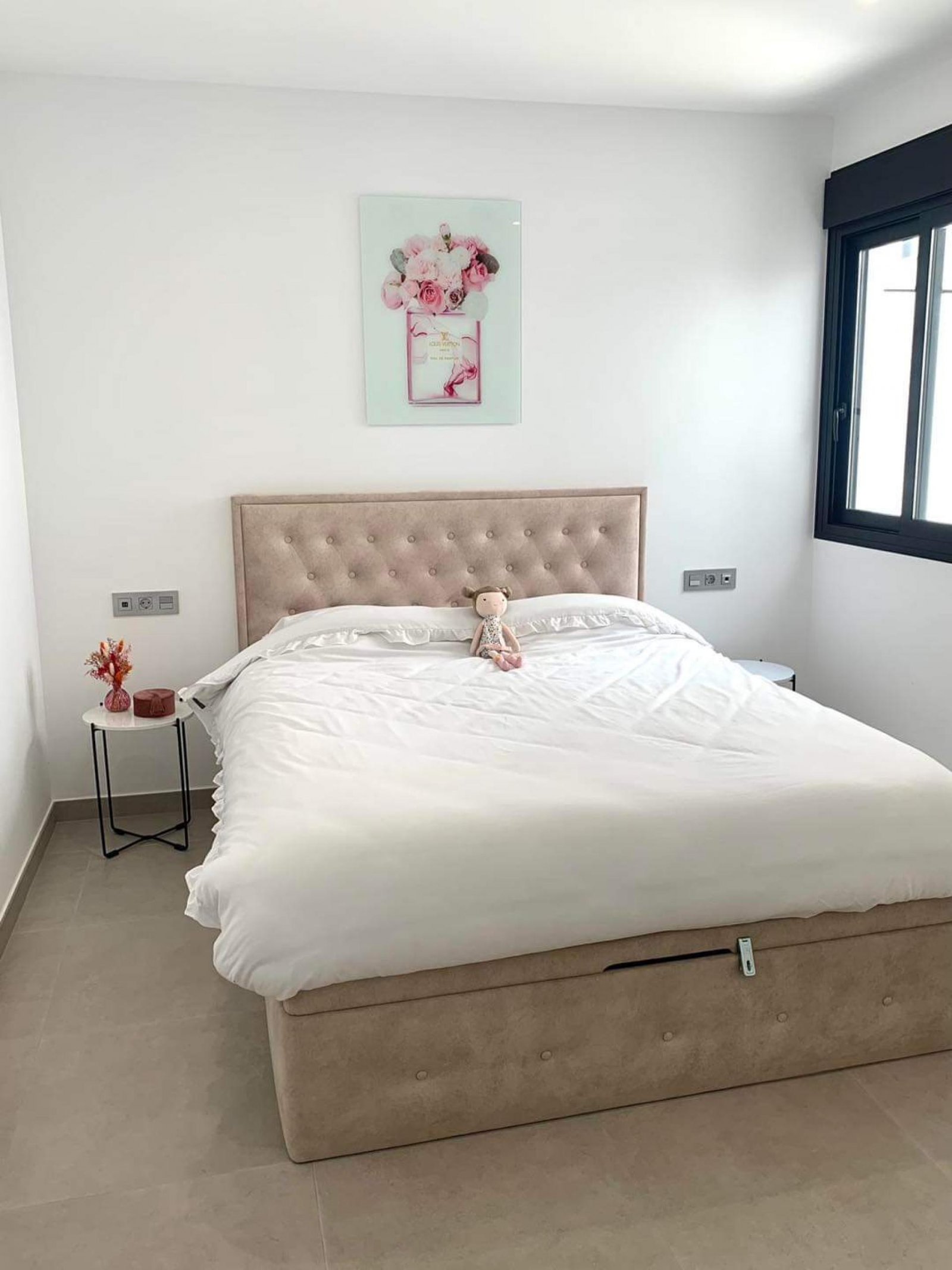 <p>Apartments - solarium provided with 2 Bedrooms and 2 Bathrooms, communal swimming pool and underground parking space with storage room. </p><p>D...