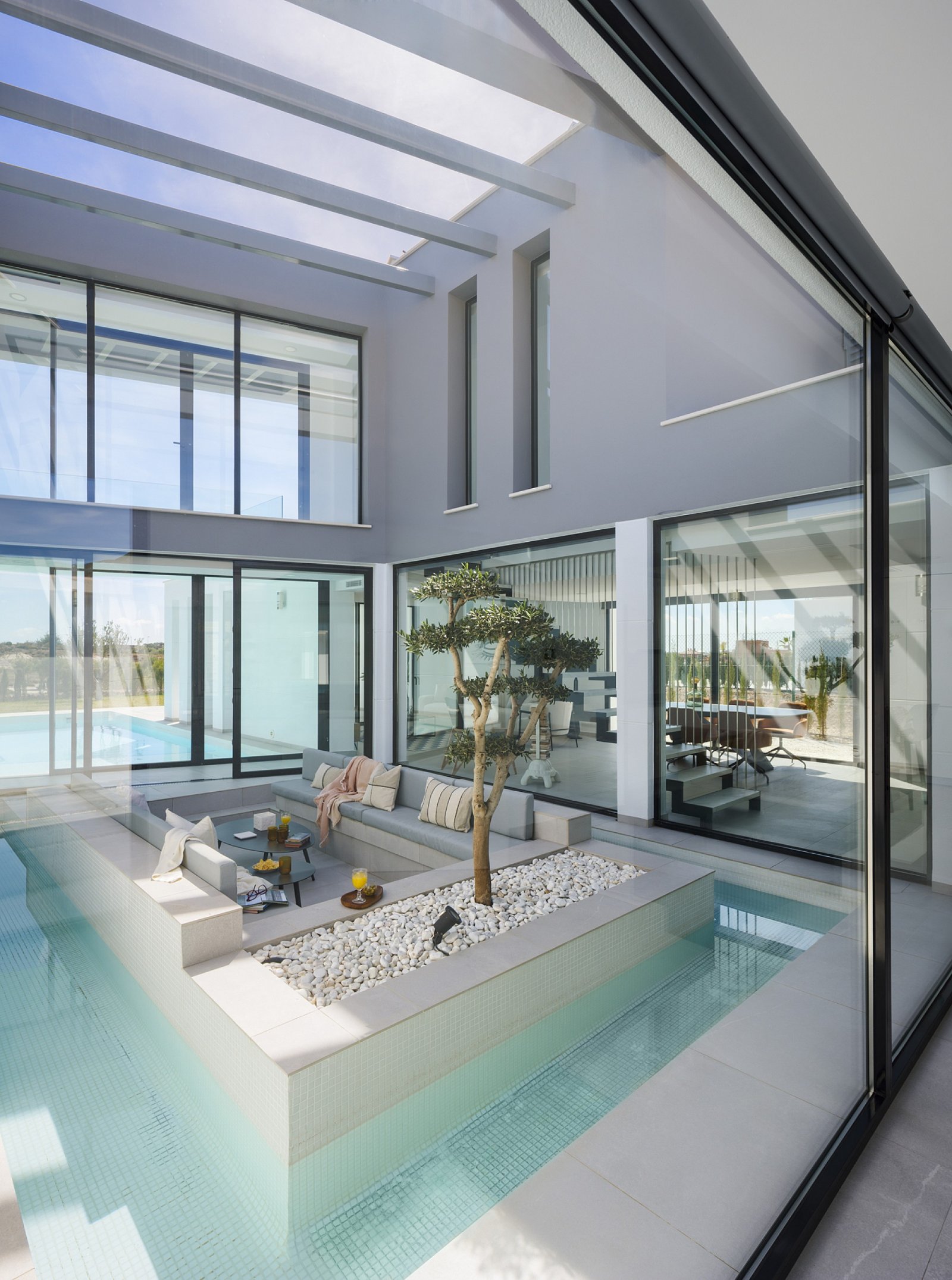<p>Villa provided with 4 Bedrooms and 4 Bathrooms, private swimming pool and private garage. </p><p>This Villa is a luxury property next to the cit...