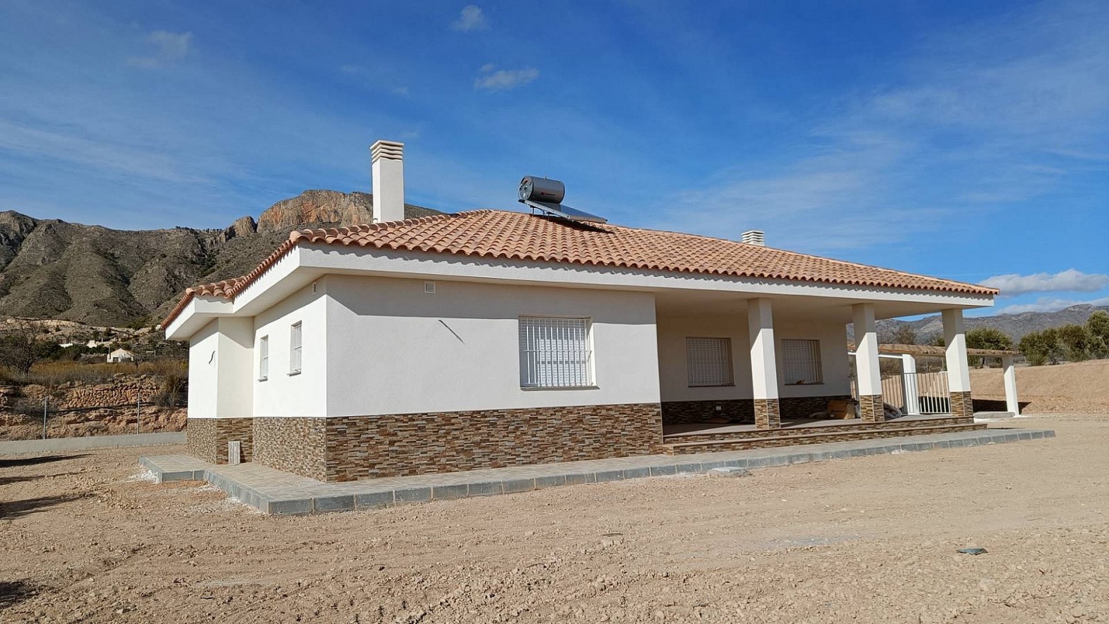 <p>Villa provided with 3 Bedrooms and 2 Bathrooms, optional swimming pool and carport. </p><p>We are delighted to present this fabulous brand new b...