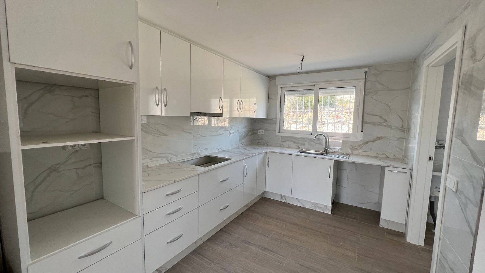 <p>Villa provided with 3 Bedrooms and 2 Bathrooms, optional swimming pool and carport. </p><p>We are delighted to present this fabulous brand new b...