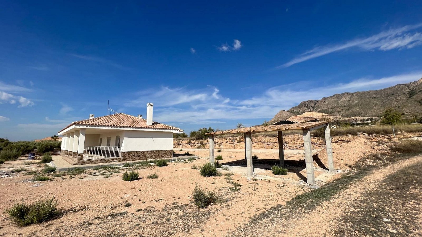 <p>Villa provided with 3 Bedrooms and 2 Bathrooms, optional swimming pool and carport. </p><p>We are delighted to present this fabulous brand new b...