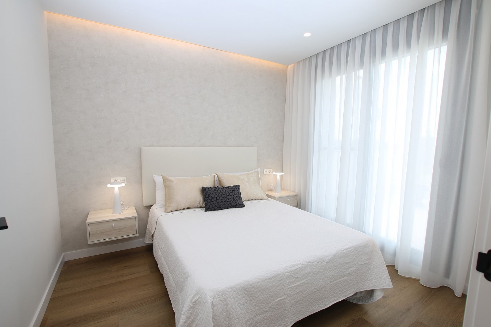 <p>Villa provided with 3 Bedrooms and 2 Bathrooms, private swimming pool and underground garage with cellar. </p><p>Discover these detached villas ...