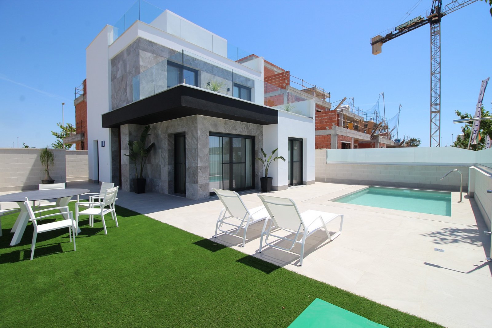 <p>Villa provided with 3 Bedrooms and 2 Bathrooms, private swimming pool and underground garage with cellar. </p><p>Discover these detached villas ...