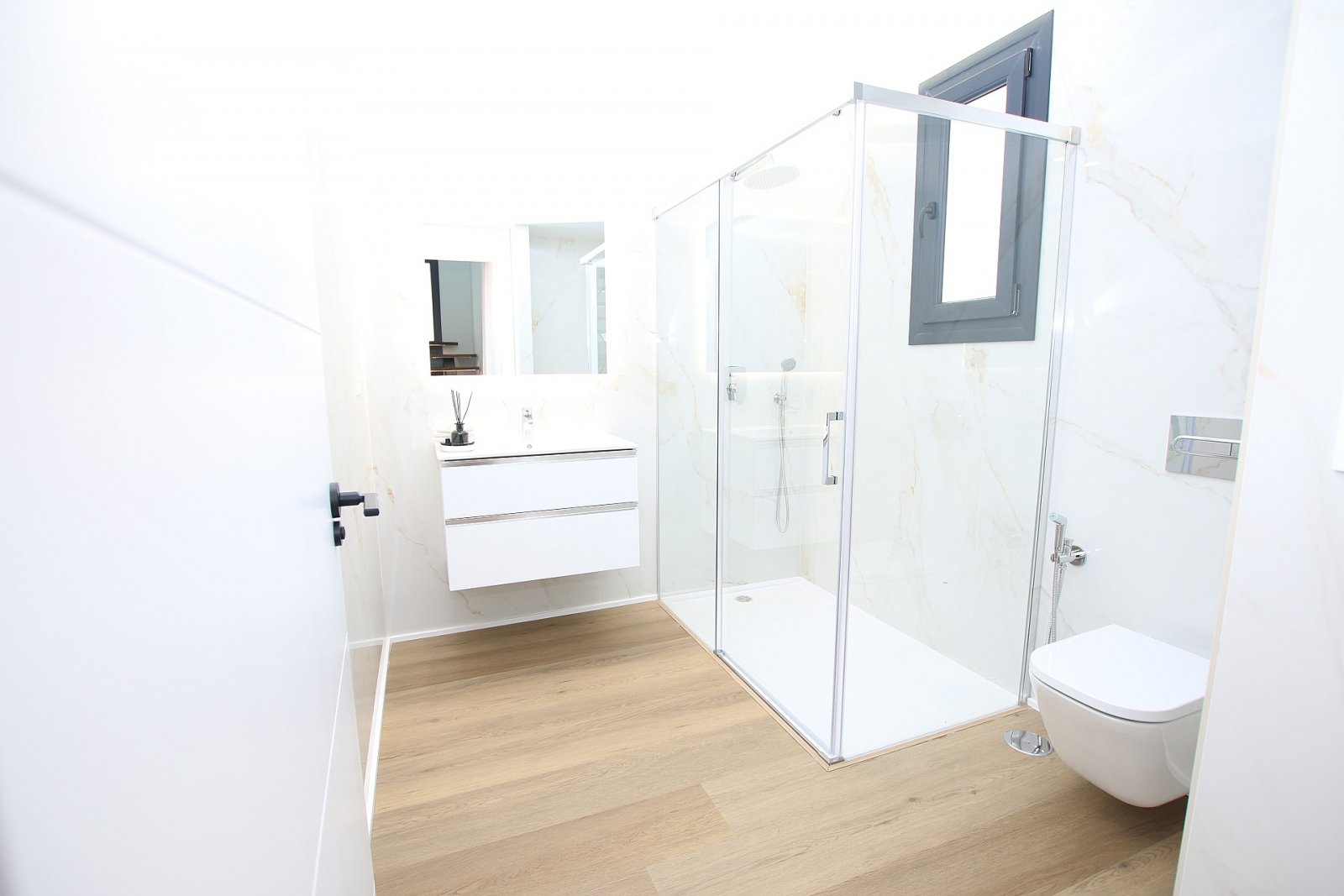 <p>Villa provided with 3 Bedrooms and 2 Bathrooms, private swimming pool and underground garage with cellar. </p><p>Discover these detached villas ...