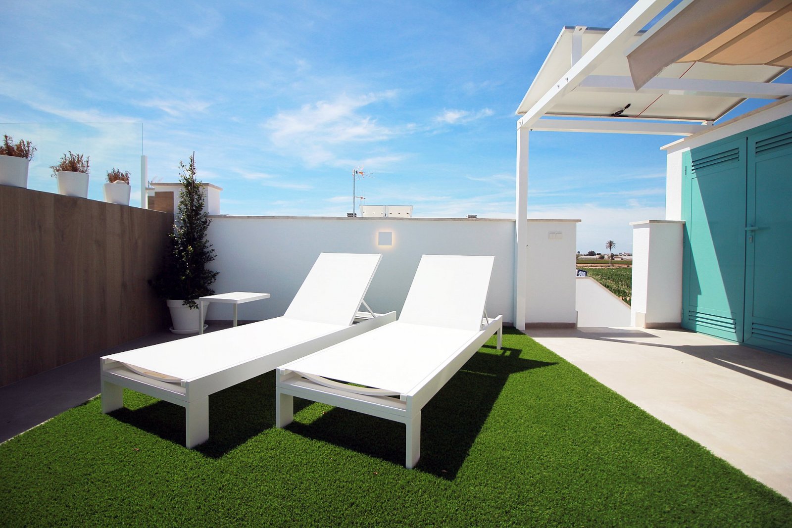 <p>Apartments - solarium provided with 2 Bedrooms and 2 Bathrooms, communal swimming pool and parking space on own plot. </p><p>Newly built bungalo...