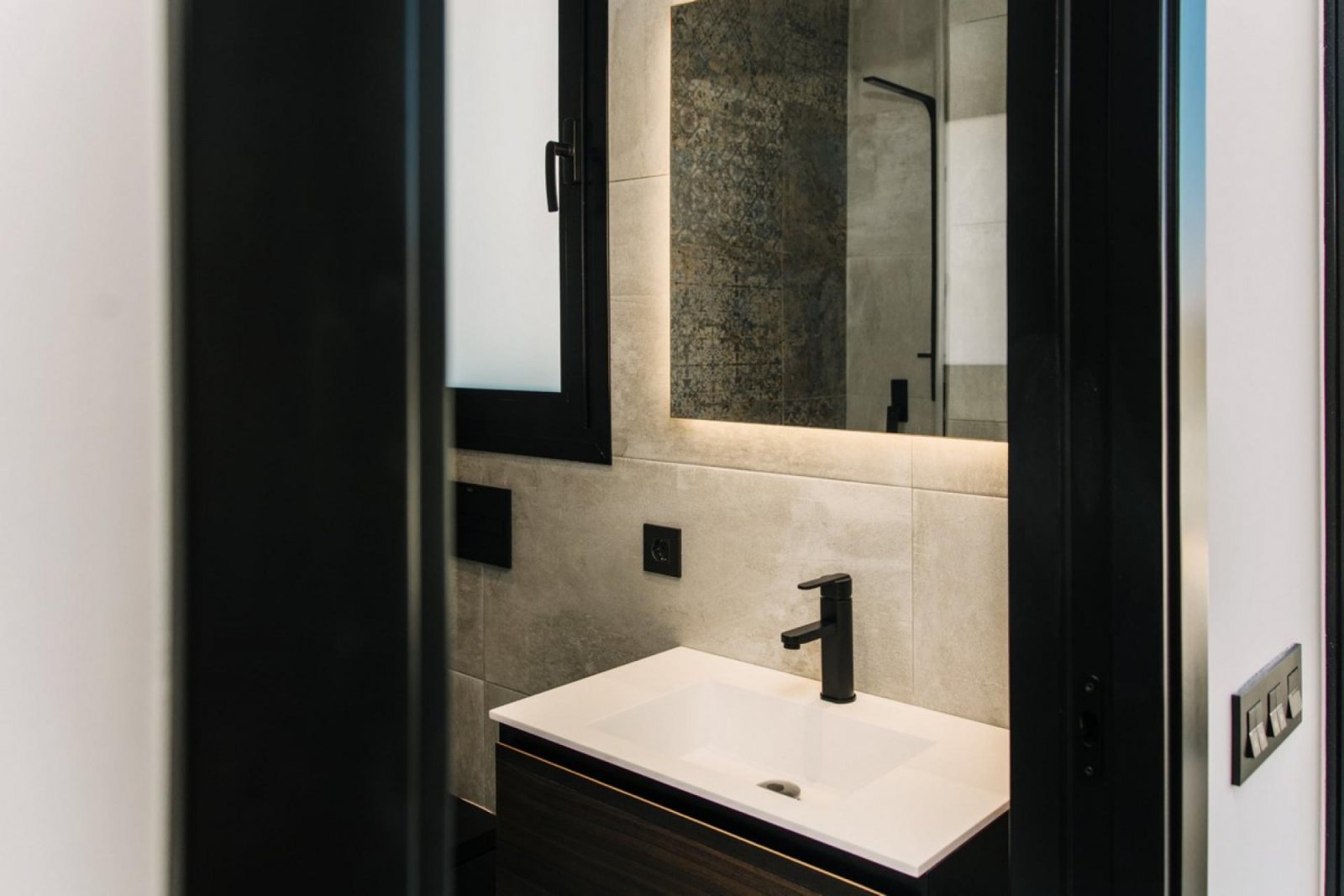 <p>Villa provided with 4 Bedrooms and 4 Bathrooms, infinity swimming pool and private garage. </p><p>The Residencial Oceanic is a unique concept, a...
