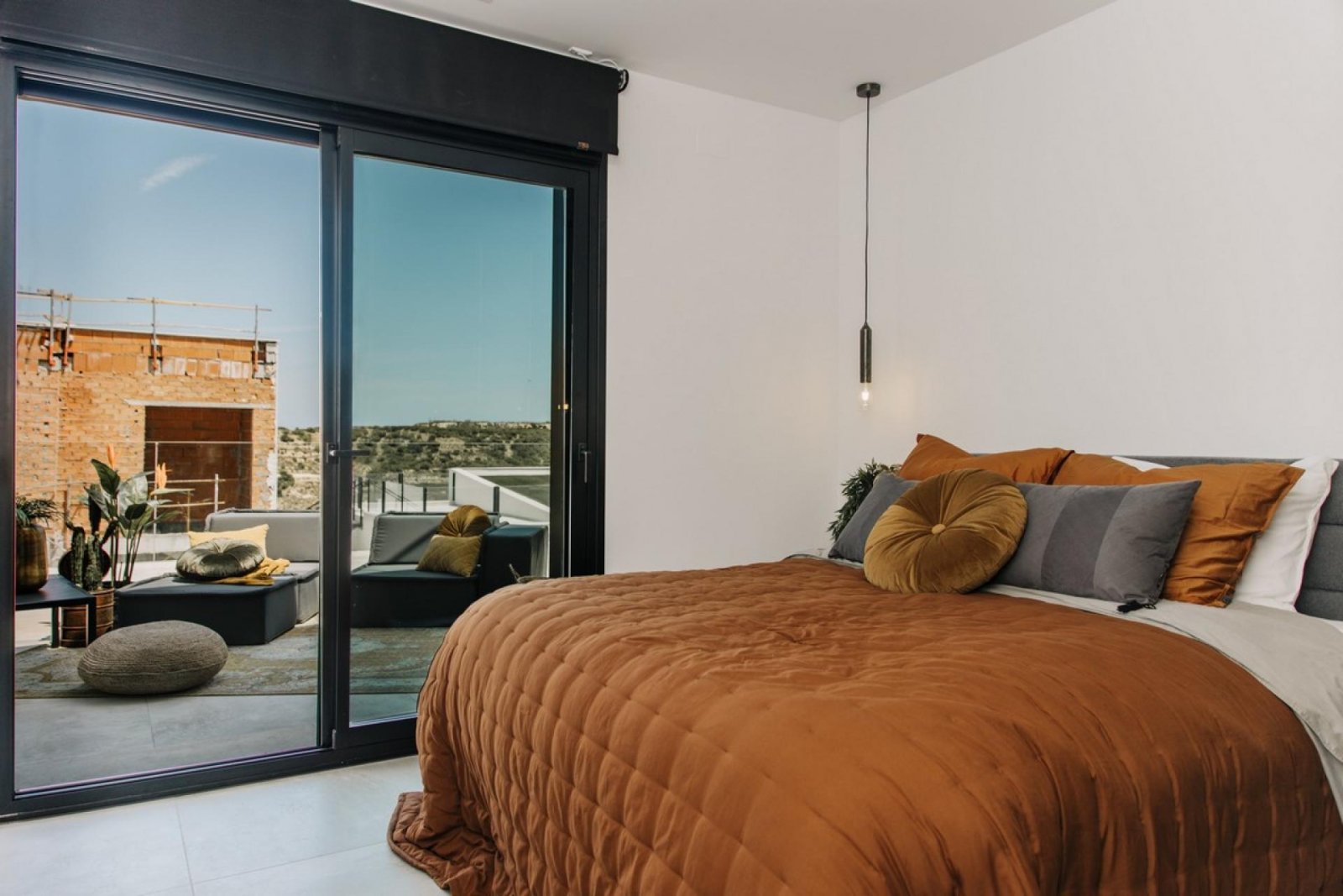 <p>Villa provided with 4 Bedrooms and 4 Bathrooms, infinity swimming pool and private garage. </p><p>The Residencial Oceanic is a unique concept, a...