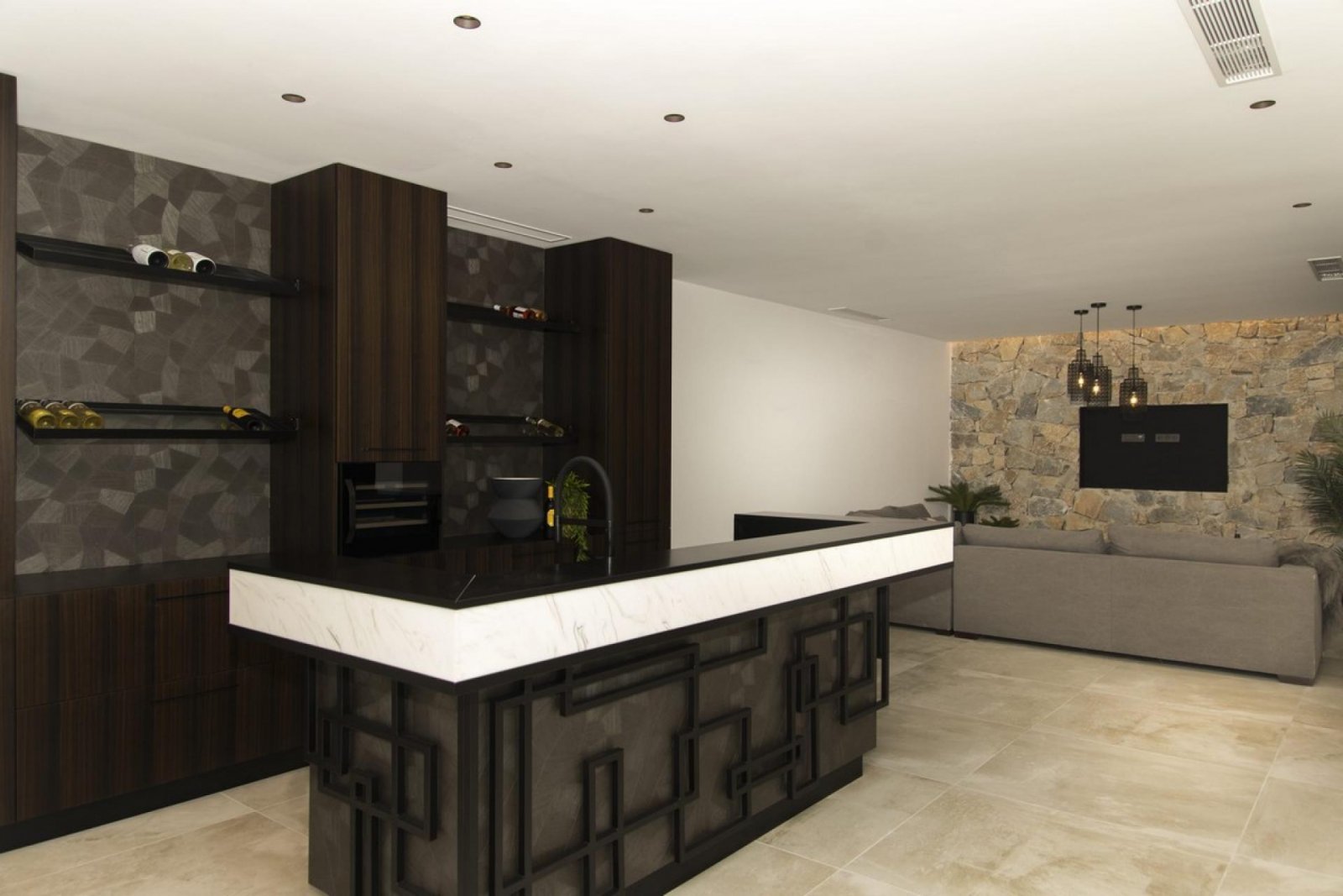 <p>Villa provided with 4 Bedrooms and 4 Bathrooms, infinity swimming pool and private garage. </p><p>The Residencial Oceanic is a unique concept, a...